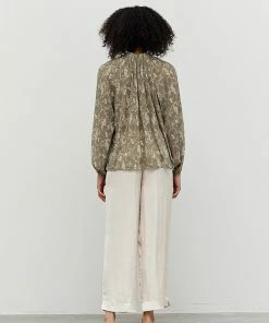 Grade & Gather Women's Dry Thyme Pleat Floral Mock Neck Blouse